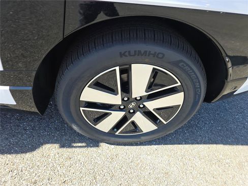 New 2026 Hyundai Ioniq 9 SEL image 9