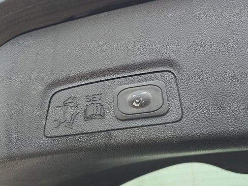 Used 2017 Lincoln MKC Premiere image 9