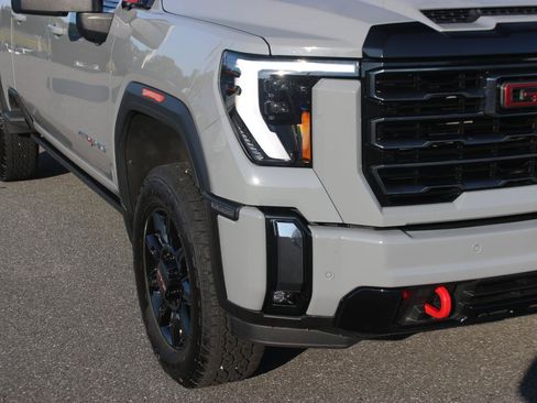 Used 2024 GMC Sierra 2500 AT4 w/ AT4 Premium Plus Package AWD/4WD image 9