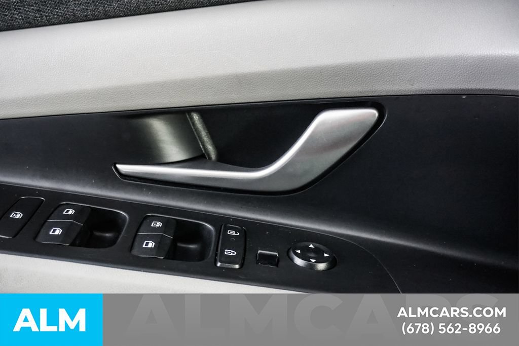 Used 2025 Hyundai Elantra Limited FWD image 49