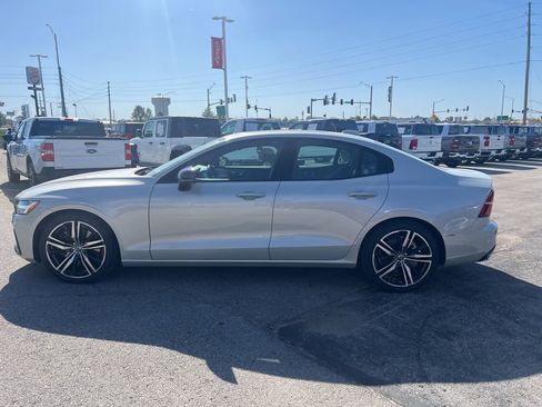 Used 2019 Volvo S60 T6 R-Design image 6
