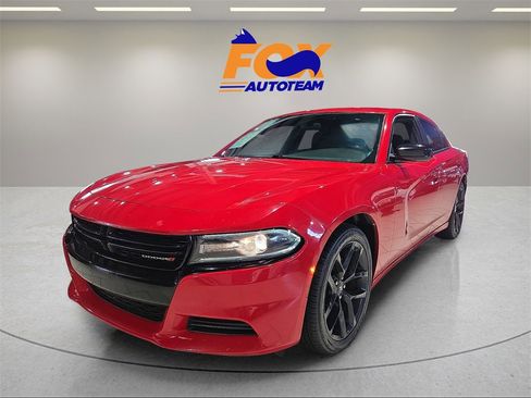 Used 2019 Dodge Charger SXT image 1