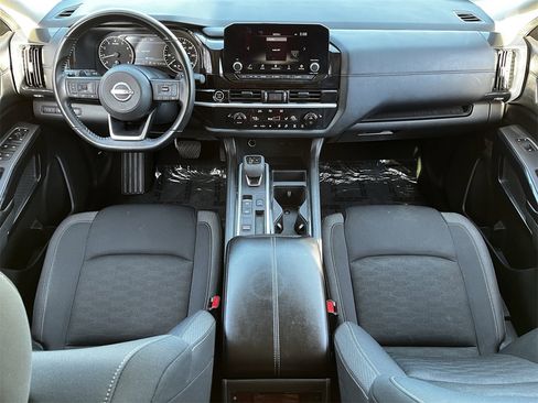 Used 2024 Nissan Pathfinder SV w/ SV Premium Package image 9