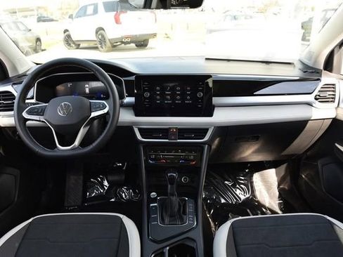 New 2026 Volkswagen Taos SE image 7