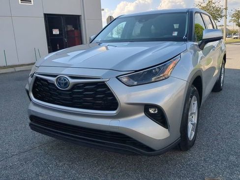 Used 2022 Toyota Highlander LE image 8