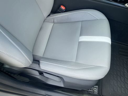 Used 2025 Toyota Camry SE w/ Convenience Package image 23