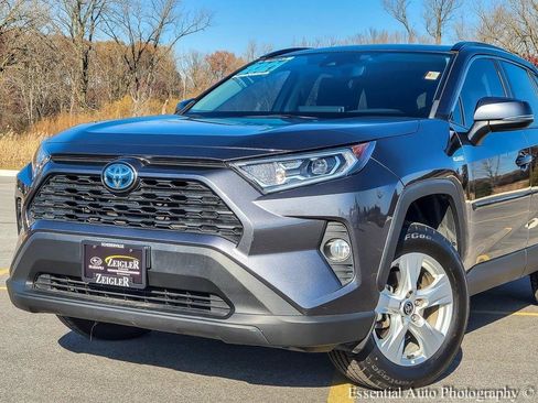 Used 2021 Toyota RAV4 XLE image 2