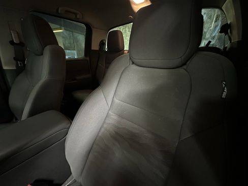 Used 2024 Nissan Frontier S image 10