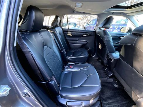 Certified 2021 Toyota Highlander XLE image 19