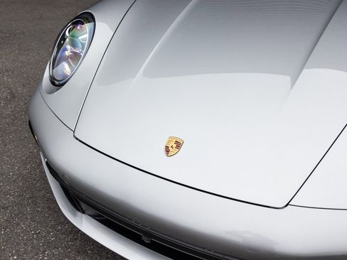 Used 2024 Porsche 911 Carrera 4 w/ Sport Package image 10