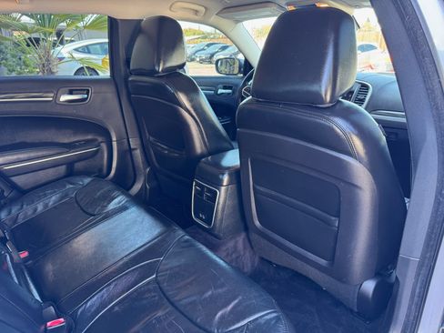 Used 2017 Chrysler 300 Limited AWD/4WD image 18