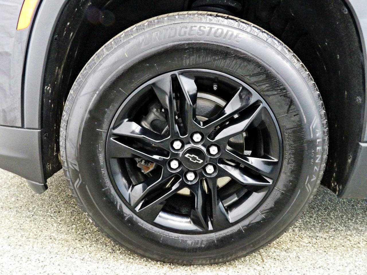 Used 2022 Chevrolet Traverse LS w/ Midnight/Sport Edition FWD image 19