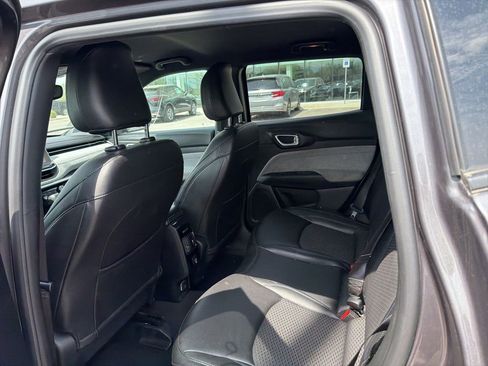 Used 2024 Jeep Compass Latitude image 19