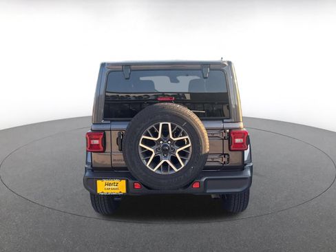Used 2025 Jeep Wrangler Unlimited Sahara AWD/4WD image 5