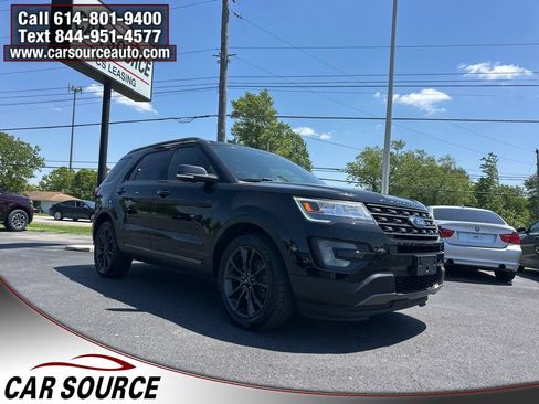 Used 2017 Ford Explorer XLT w/ Equipment Group 202A AWD/4WD image 3