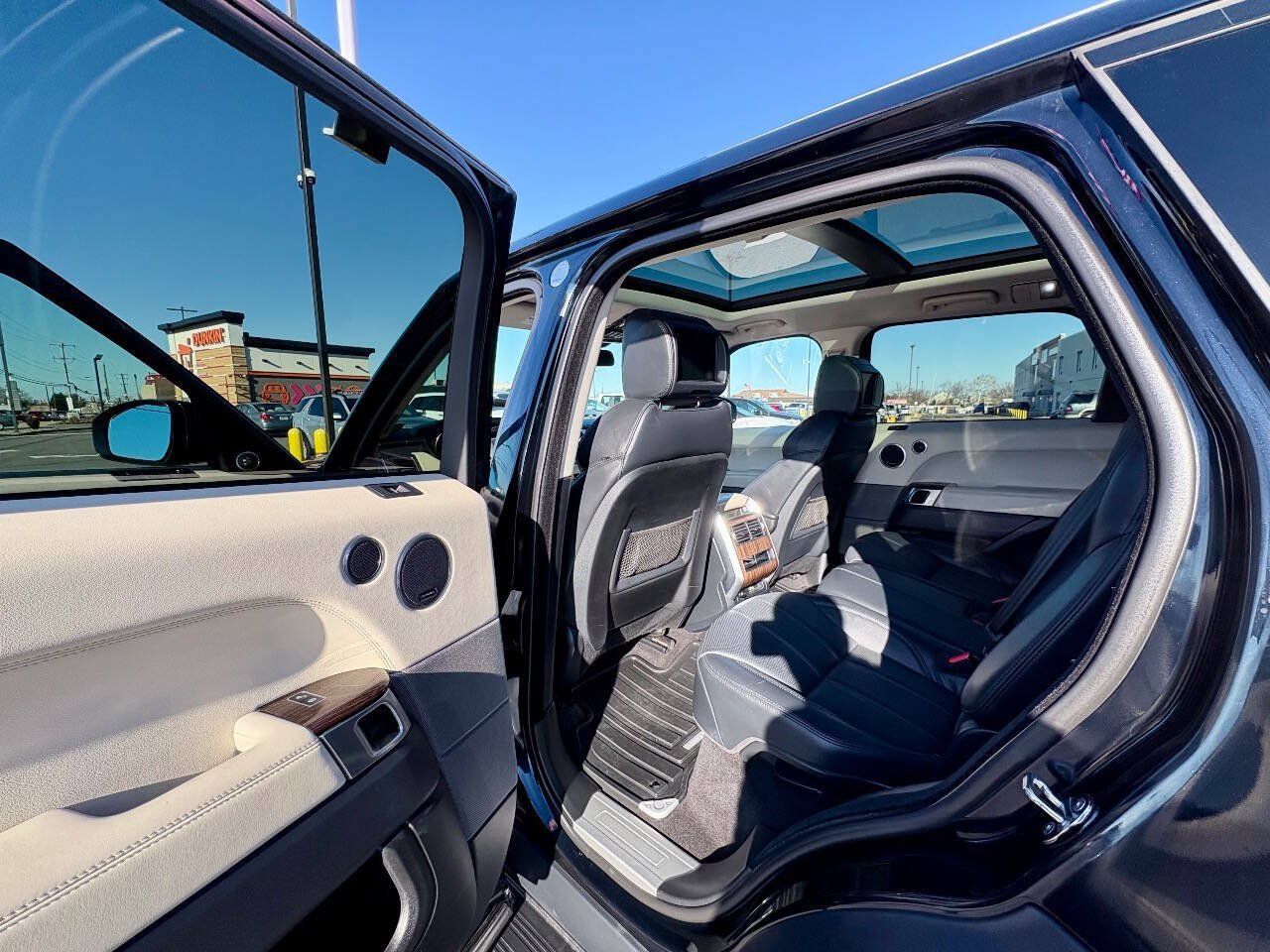 Used 2014 Land Rover Range Rover Sport HSE AWD/4WD image 24