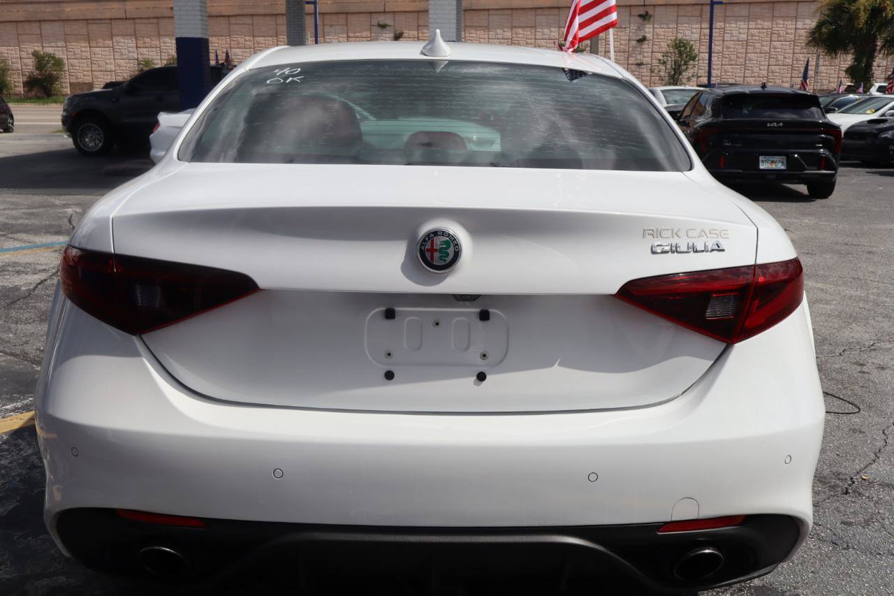 Used 2018 Alfa Romeo Giulia RWD image 6