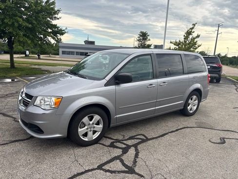 Used 2016 Dodge Grand Caravan SE w/ Quick Order Package 29E SE FWD image 2