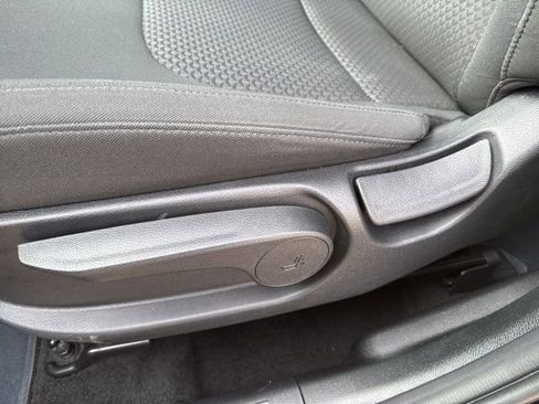 Used 2025 Kia Sportage LX image 12