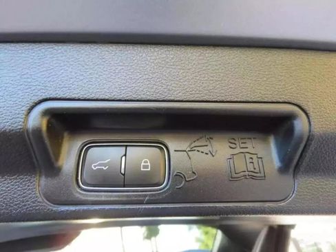 Used 2020 Ford Explorer Limited image 45