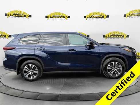 Used 2024 Toyota Highlander XLE image 6