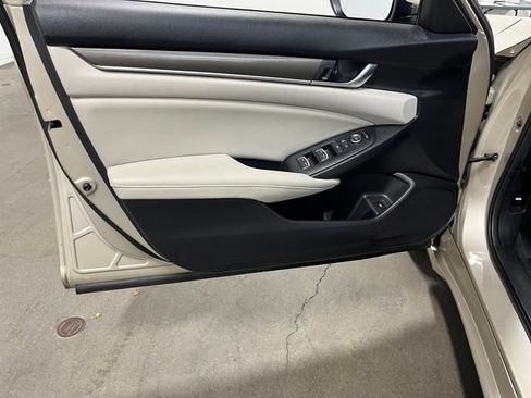 Used 2018 Honda Accord LX image 24