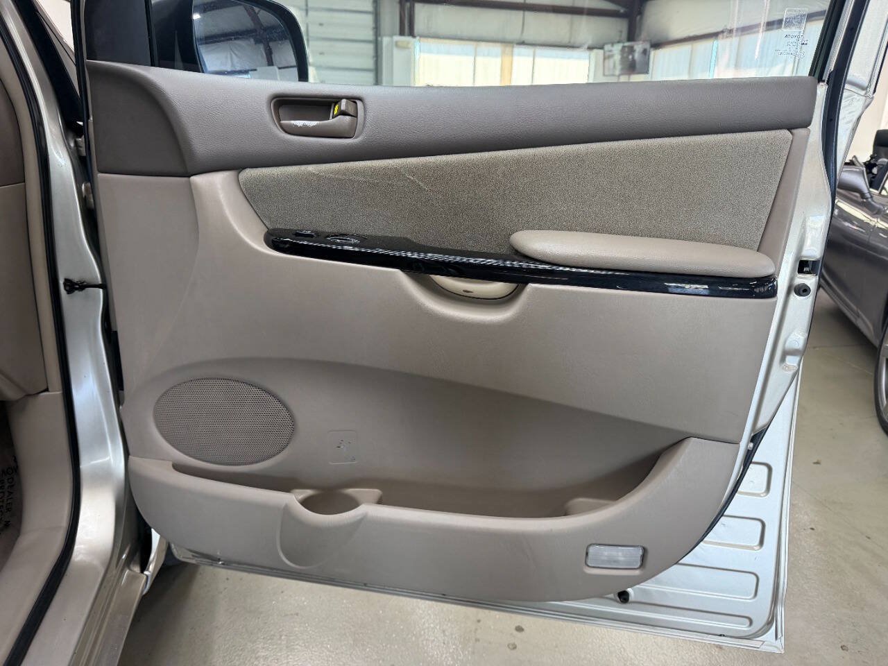 Used 2005 Toyota Sienna CE FWD image 14