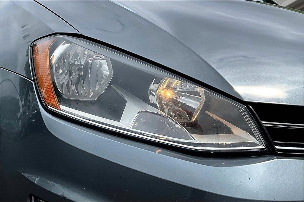 Used 2016 Volkswagen Golf SE FWD image 32