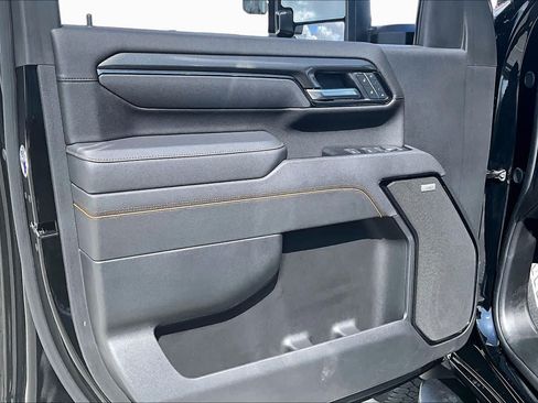Used 2025 GMC Sierra 2500 AT4 w/ Technology Package AWD/4WD image 24