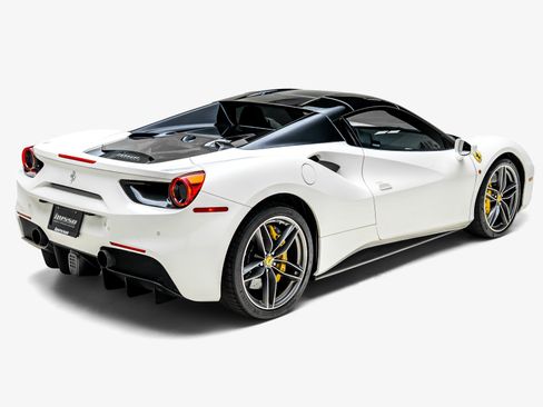 Used 2017 Ferrari 488 Spider RWD image 11
