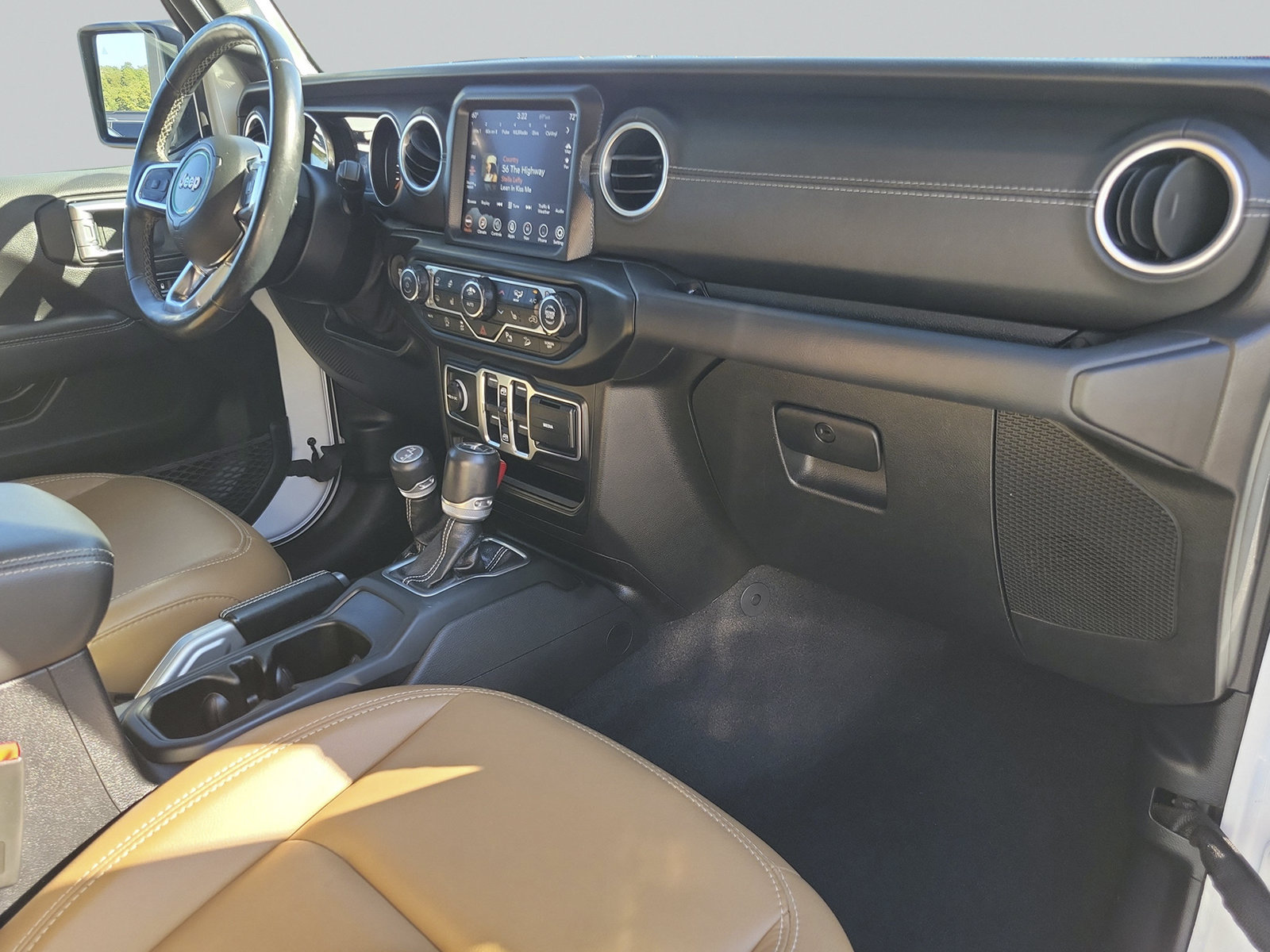 Used 2020 Jeep Wrangler Unlimited Sahara AWD/4WD image 38