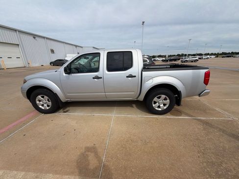 Used 2010 Nissan Frontier SE AWD/4WD image 8