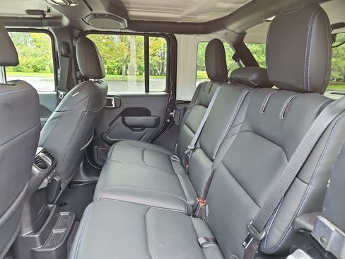 Used 2023 Jeep Wrangler Unlimited w/ Cold Weather Group AWD/4WD image 16