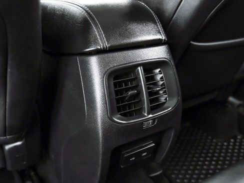 Used 2020 Jeep Cherokee Latitude Plus w/ Cold Weather Group AWD/4WD image 37