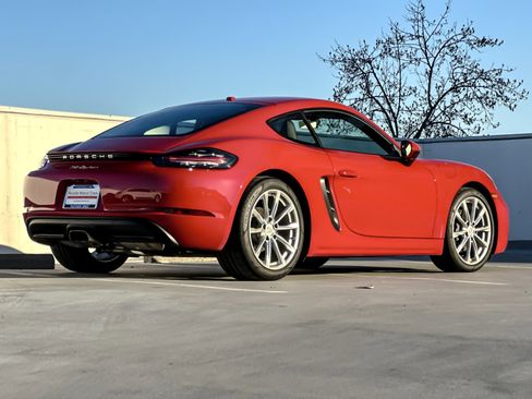 Used 2018 Porsche 718 Cayman image 7