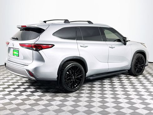 Used 2022 Toyota Highlander Platinum image 10