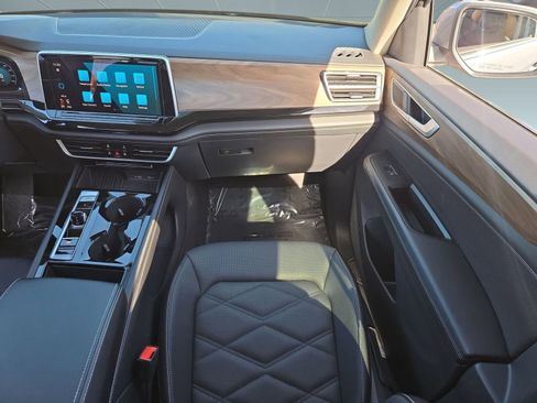 Used 2025 Volkswagen Atlas SE image 27