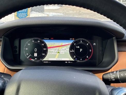 Used 2018 Land Rover Discovery HSE Luxury image 7