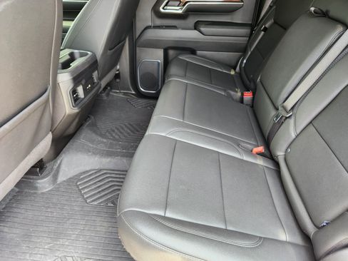 Used 2024 Chevrolet Silverado 1500 LT Trail Boss w/ LT Trail Boss Premium Package AWD/4WD image 12