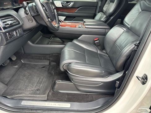 Used 2023 Lincoln Navigator Reserve AWD/4WD image 16