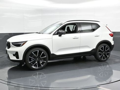 New 2025 Volvo XC40 B5 Plus w/ Climate Package image 7