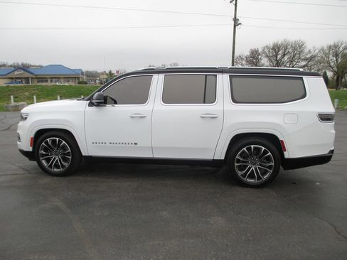 Used 2023 Jeep Grand Wagoneer L Series III w/ Rear Seat Video Group 1 image 10