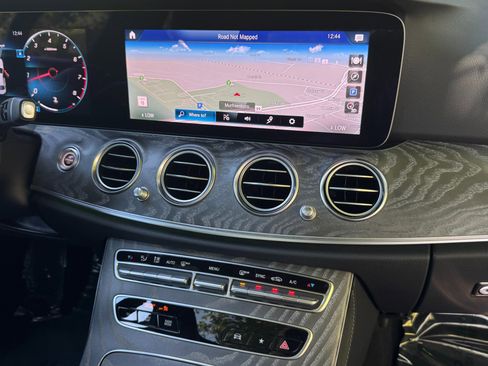 Used 2021 Mercedes-Benz E 350 4MATIC Sedan w/ Premium Package image 33