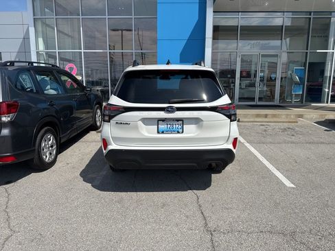 Used 2025 Subaru Forester Premium w/ Convenience Package #1 image 4