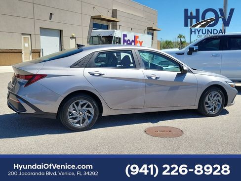Certified 2024 Hyundai Elantra SEL FWD image 5