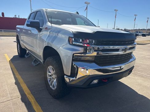 Used 2019 Chevrolet Silverado 1500 LT w/ Texas Edition image 2