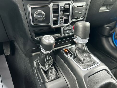 Used 2023 Jeep Wrangler Unlimited Sahara w/ Cold Weather Group AWD/4WD image 29