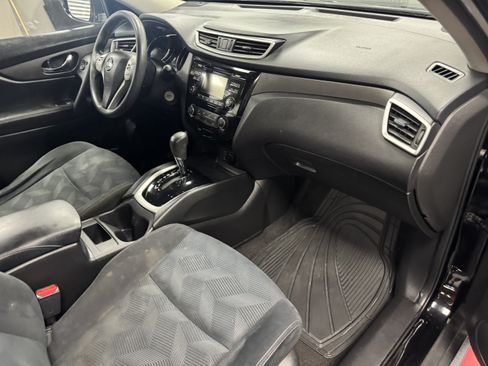 Used 2016 Nissan Rogue S FWD image 11