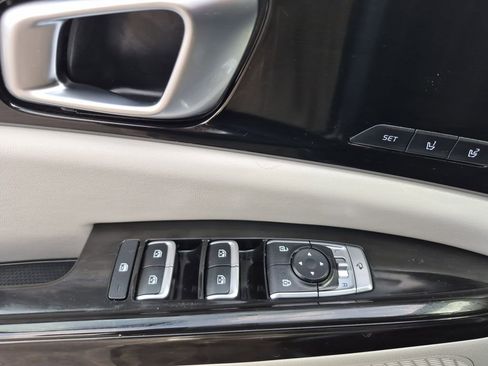 Certified 2023 Kia Carnival SX image 8