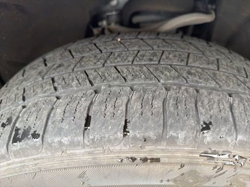 Used 2021 GMC Yukon XL SLT w/ SLT Premium Package image 5